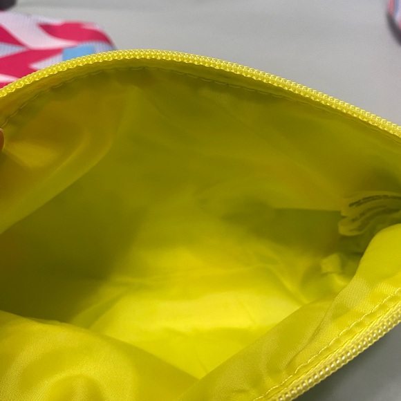 Clinique Cosmetic Bags (3) - Picture 5 of 8